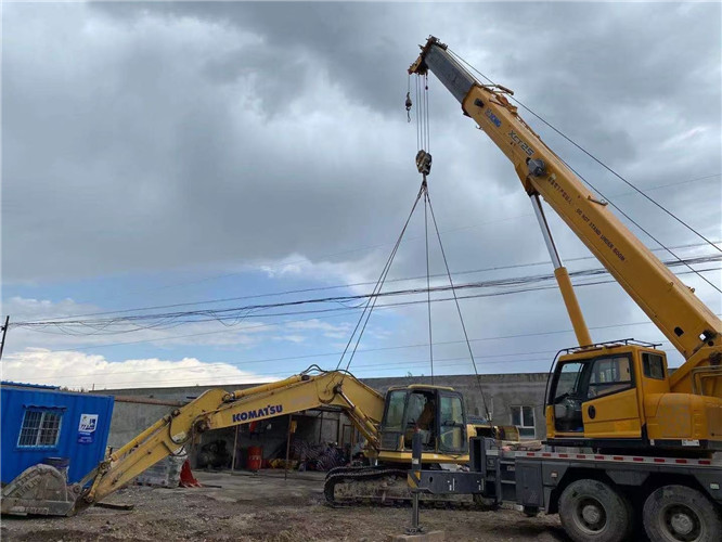 贡井区25吨吊车的工作半径是多少？