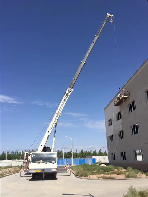 贡井区“轻装强干”—— 吊车的 “轻量化臂架” 技术