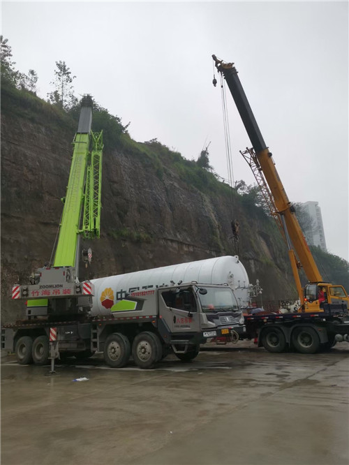贡井区“不怕风雨冻”—— 吊车的 “恶劣环境适应” 技术